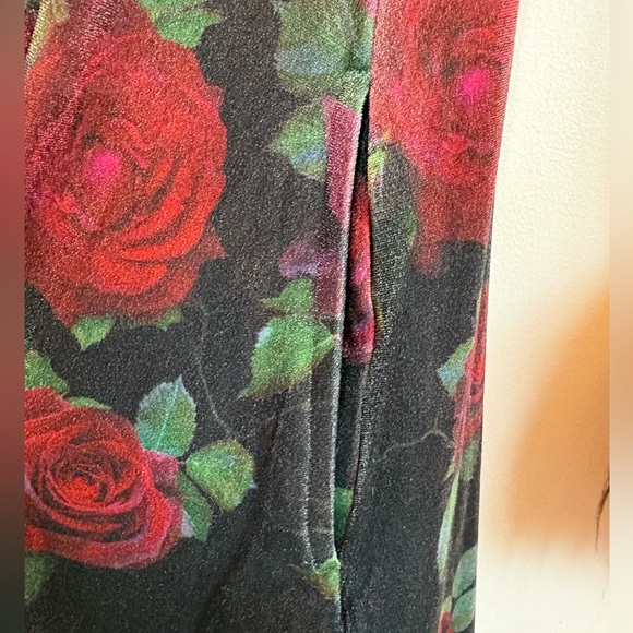 🍀sold🍀NWT - Dolls Kill Widow - Velvet Rose Duster with Faux Fur - Picture 10 of 12